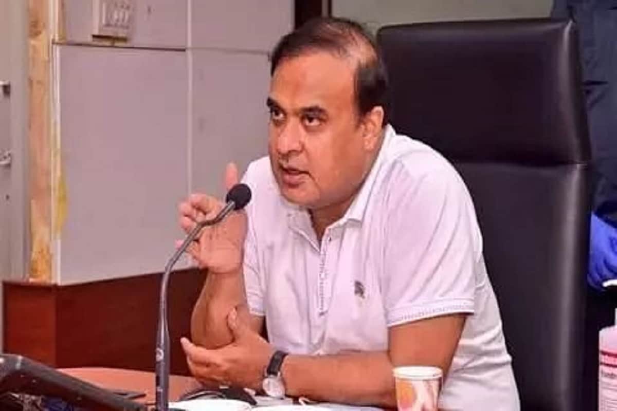 অসমের অর্থমন্ত্রী হিমন্ত বিশ্ব স্বর্ণা জানান, গতবছর করোনা আবহে পেট্রল-ডিজেলের লিটার প্রতি ৫ টাকা দাম বৃদ্ধি করা হয়েছিল। আজ মধ্যরাত থেকে সেই বাড়তি করোনা ট্যাক্স তুলে নেওয়া হবে। অসমের অর্থমন্ত্রী হিমন্ত বিশ্ব স্বর্ণা জানান, গতবছর করোনা আবহে পেট্রল-ডিজেলের লিটার প্রতি ৫ টাকা দাম বৃদ্ধি করা হয়েছিল। আজ মধ্যরাত থেকে সেই বাড়তি করোনা ট্যাক্স তুলে নেওয়া হবে।