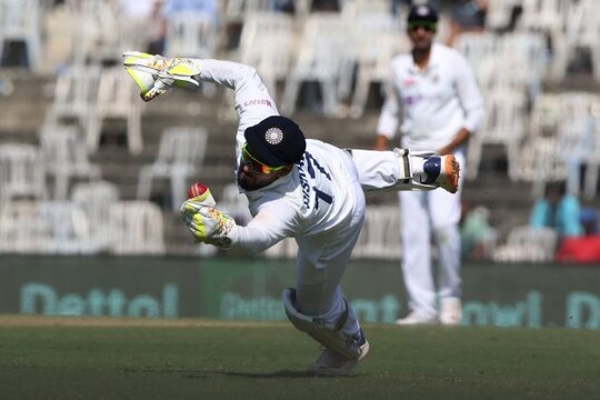 Rishabh Pant flies to take incredible one handed catch Watch