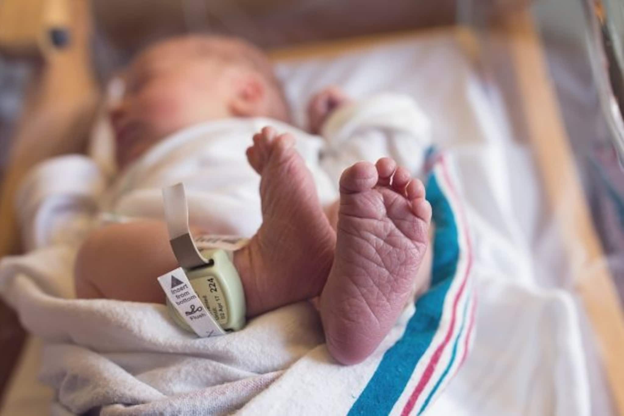 কোমার মধ্যেই সন্তানের জন্ম দিয়েছিলেন, প্রায় তিন মাস পর দেখা হল মা-মেয়ের!