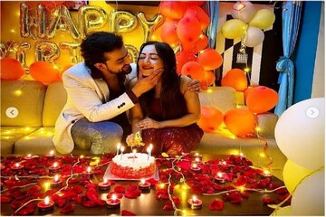 বিয়ের পর প্রমিতার প্রথম জন্মদিন, আদরে-আদরে ভরিয়ে দিলেন রুদ্রজিৎ বিয়ের পর প্রমিতার প্রথম জন্মদিন, আদরে-আদরে ভরিয়ে দিলেন রুদ্রজিৎ