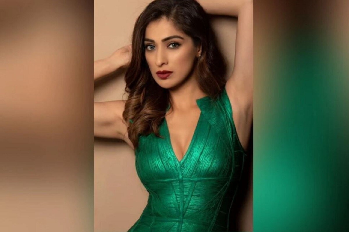 এক সাক্ষাৎকারে সাহসিকতার সঙ্গেই তাঁর সঙ্গে ধোনির সম্পর্কের বিষয়টি স্বীকার করেছিলেন রাই৷ Instagram/ Raai laxmi এক সাক্ষাৎকারে সাহসিকতার সঙ্গেই তাঁর সঙ্গে ধোনির সম্পর্কের বিষয়টি স্বীকার করেছিলেন রাই৷ Instagram/ Raai laxmi