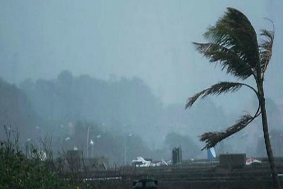 উত্তরবঙ্গে পার্বত্য এলাকায় আজও হালকা বৃষ্টির সম্ভাবনা। সিকিম-সহ উত্তর পূর্ব ভারতের রাজ্যগুলিতে আজও বজ্রবিদ্যুৎ-সহ বৃষ্টি এবং ঝোড়ো হাওয়ার পূর্বাভাস। ২৪ ঘন্টা পর থেকেও হালকা বৃষ্টির সম্ভাবনা দার্জিলিং, কালিম্পং এর পার্বত্য এলাকায়। বৃহস্পতি-শুক্রবার নাগাদ বৃষ্টির সম্ভাবনা বেশি। উত্তরবঙ্গে পার্বত্য এলাকায় আজও হালকা বৃষ্টির সম্ভাবনা। সিকিম-সহ উত্তর পূর্ব ভারতের রাজ্যগুলিতে আজও বজ্রবিদ্যুৎ-সহ বৃষ্টি এবং ঝোড়ো হাওয়ার পূর্বাভাস। ২৪ ঘন্টা পর থেকেও হালকা বৃষ্টির সম্ভাবনা দার্জিলিং, কালিম্পং এর পার্বত্য এলাকায়। বৃহস্পতি-শুক্রবার নাগাদ বৃষ্টির সম্ভাবনা বেশি।