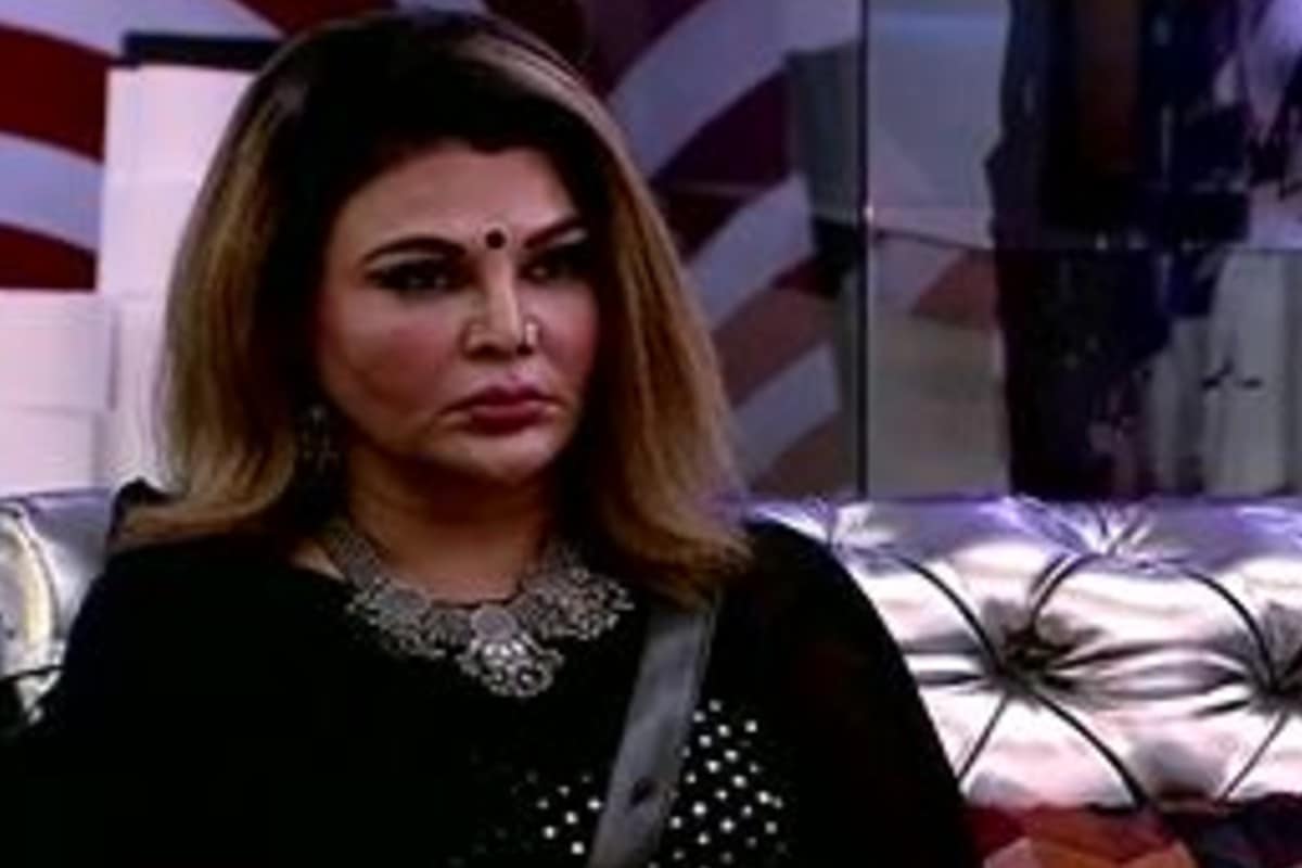 সম্প্রতি বিগবসের ঘরে স্বামীর নাম করে কেঁদে ভাসিয়েছেন রাখি সাওয়ান্ত। বিগ বসের ঘরে প্রবেশ করার আগেই জানিয়েছিলেন, এই শো তিনি জিতেই ছাড়বেন। আর তাই একচুলও ছাড়ছেন না রাখি। নিজের ব্যক্তিগত জীবনকেই কাঠগড়ায় দাঁড় করিয়ে দিয়েছেন তিনি। সম্প্রতি বিগবসের ঘরে স্বামীর নাম করে কেঁদে ভাসিয়েছেন রাখি সাওয়ান্ত। বিগ বসের ঘরে প্রবেশ করার আগেই জানিয়েছিলেন, এই শো তিনি জিতেই ছাড়বেন। আর তাই একচুলও ছাড়ছেন না রাখি। নিজের ব্যক্তিগত জীবনকেই কাঠগড়ায় দাঁড় করিয়ে দিয়েছেন তিনি।