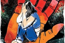 মহারাষ্ট্রে হস্টেলে ঢুকে ছাত্রীদের পোশাক খুলিয়ে নগ্ন নাচ করাল খোদ পুলিশ কর্মীরা মহারাষ্ট্রে হস্টেলে ঢুকে ছাত্রীদের পোশাক খুলিয়ে নগ্ন নাচ করাল খোদ পুলিশ কর্মীরা