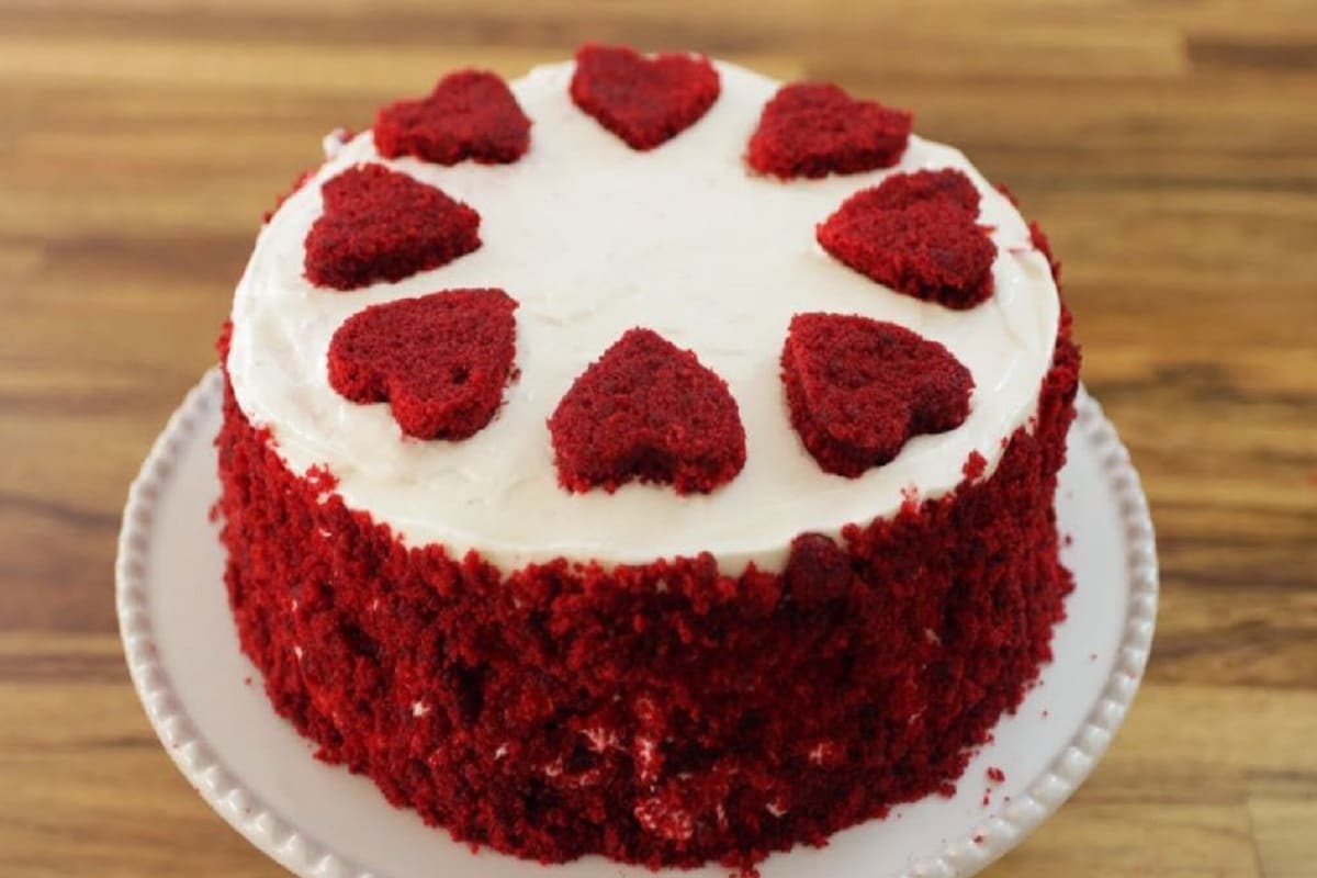 কোকোনাট কেক- কোকোনাট কেক-কে বাথ কেক (Baath Cake) বলেও ডাকা হয়। গোয়ার জনপ্রিয় রেসিপি এটি। এই কেক তৈরি করতে ডিম, সুগার পাউডার, ময়দা, বাটার, ভ্যানিলা, সুজি, দুধ ও নারকেল লাগে। সঙ্গে আমন্ডও দেওয়া হয়। কেকটির বেকিংয়ে প্রায় ৩০ মিনিট সময় লাগে। কোকোনাট কেক- কোকোনাট কেক-কে বাথ কেক (Baath Cake) বলেও ডাকা হয়। গোয়ার জনপ্রিয় রেসিপি এটি। এই কেক তৈরি করতে ডিম, সুগার পাউডার, ময়দা, বাটার, ভ্যানিলা, সুজি, দুধ ও নারকেল লাগে। সঙ্গে আমন্ডও দেওয়া হয়। কেকটির বেকিংয়ে প্রায় ৩০ মিনিট সময় লাগে।