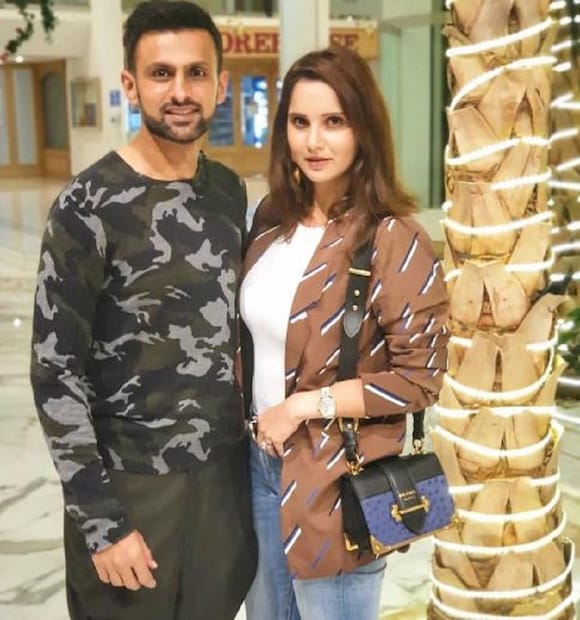 সানিয়া মাঝেমধ্যেই নিজের সোশ্যাল হ্যান্ডেল ছবি আপলোড করে থাকেন যা ফ্যান ফলোয়াররা পছন্দ করেন৷ সানিয়া ২০১০ -র ১২ এপ্রিল শোয়েব মালিকের সঙ্গে বিবাহ বন্ধনে আবদ্ধ হন৷   Photo Courtesy- Instagram