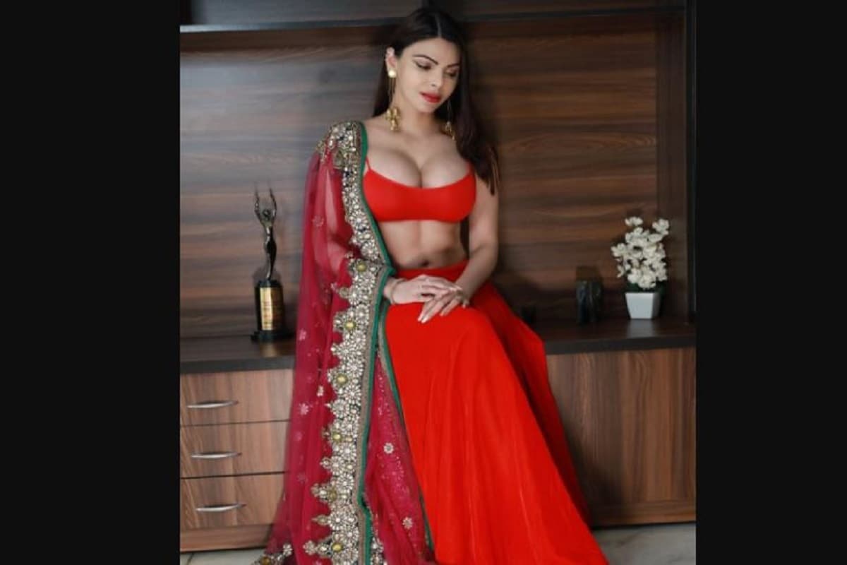 •৩৭-এ পা দিলেন মডেল-অভিনেত্রী শার্লিন চোপড়া৷ তিনি প্রথম ভারতীয় মহিলা যাঁর নগ্ন ছবি প্রকাশিত হয় প্লে বয় ম্যাগাজিনে৷ ২০১২-এ শার্লিনের ছবি সামনে আসতেই হইচই পড় যায়৷ (Image: Instagram) •৩৭-এ পা দিলেন মডেল-অভিনেত্রী শার্লিন চোপড়া৷ তিনি প্রথম ভারতীয় মহিলা যাঁর নগ্ন ছবি প্রকাশিত হয় প্লে বয় ম্যাগাজিনে৷ ২০১২-এ শার্লিনের ছবি সামনে আসতেই হইচই পড় যায়৷ (Image: Instagram)