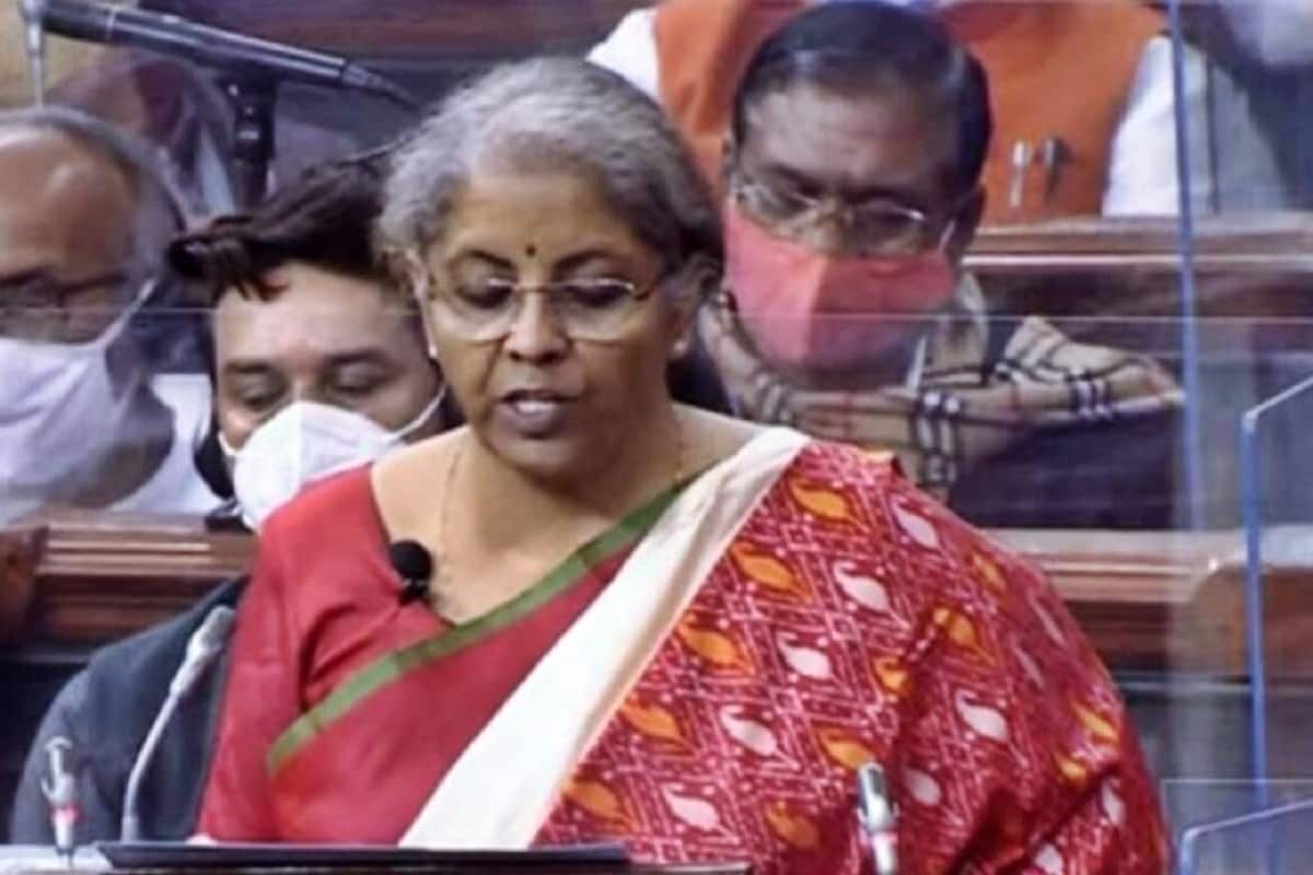 কেন্দ্রীয় অর্থমন্ত্রী নির্মলা সীতারমণের অবশ্য দাবি, সেস চাপালেও জ্বালানির দাম বাড়বে না৷ কারণ বাজেটে পেট্রোল- ডিজেলের উপরে শুল্ক কমানোর প্রস্তাব দিয়েছেন তিনি৷ কেন্দ্রীয় অর্থমন্ত্রী নির্মলা সীতারমণের অবশ্য দাবি, সেস চাপালেও জ্বালানির দাম বাড়বে না৷ কারণ বাজেটে পেট্রোল- ডিজেলের উপরে শুল্ক কমানোর প্রস্তাব দিয়েছেন তিনি৷