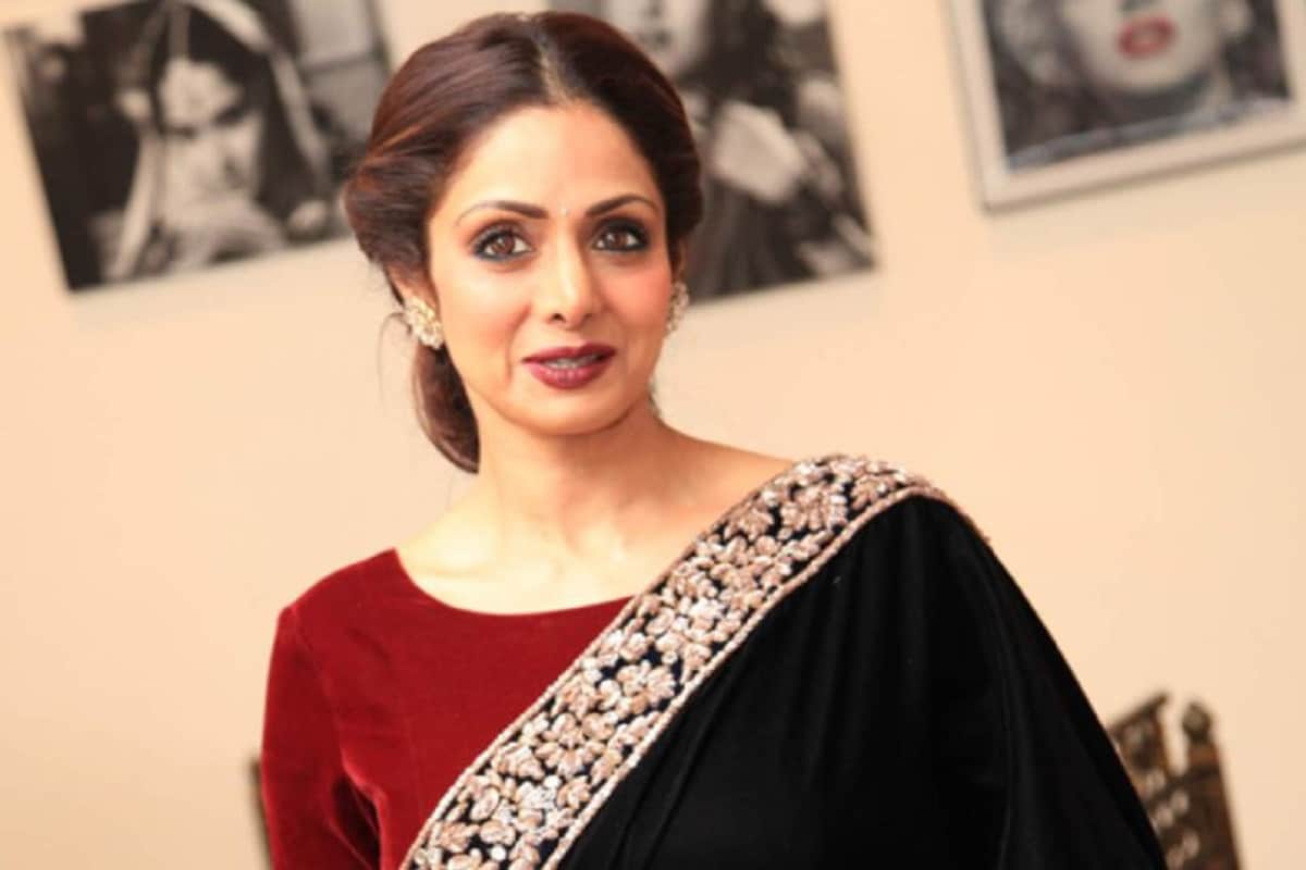 •ইংলিশ ভিংলিশ (English Vinglish)। পরিচালক গৌরি শিন্দে (Gauri Shinde)-র হাত ধরে এই ছবি দিয়েই কামব্যাক করেন অভিনেত্রী। ২০১২ সালে মুক্তি পাওয়া এই ছবিতে একদম ঘরোয়া গৃহবধুর চরিত্রে অভিনয় করেন। যিনি পরে উদ্যোগপতি হন। এক গৃহবধুর জার্নি তিনি এমন ভাবে ফুটিয়ে তুলেছিলেন যে ওই শাড়ি পরা মহিলা পরে অনেকের ঘরে ঘরেই পরিচিত হয়ে যান। তাঁর অভিনয় প্রশংসিত হয় সমস্ত স্তরে। •ইংলিশ ভিংলিশ (English Vinglish)। পরিচালক গৌরি শিন্দে (Gauri Shinde)-র হাত ধরে এই ছবি দিয়েই কামব্যাক করেন অভিনেত্রী। ২০১২ সালে মুক্তি পাওয়া এই ছবিতে একদম ঘরোয়া গৃহবধুর চরিত্রে অভিনয় করেন। যিনি পরে উদ্যোগপতি হন। এক গৃহবধুর জার্নি তিনি এমন ভাবে ফুটিয়ে তুলেছিলেন যে ওই শাড়ি পরা মহিলা পরে অনেকের ঘরে ঘরেই পরিচিত হয়ে যান। তাঁর অভিনয় প্রশংসিত হয় সমস্ত স্তরে।