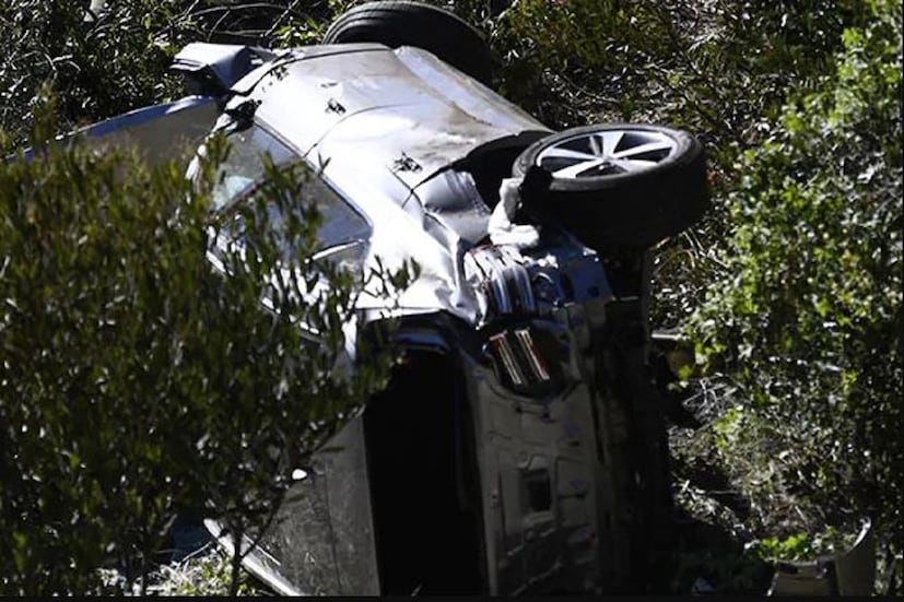 এই ঘটনার সময় আশপাশে আর কোনও গাড়ি বা প্যাসেঞ্জার ছিল না৷ এই দুর্ঘটনাটি ঘটে সেখানে একটি তীব্র উঁচু রাস্তা আছে,যেটিকে সাম্প্রতিক কালে অ্যাক্সিডেন্টের হটস্পট বলা হচ্ছিল৷ এই এলাকায় সেখানে একাধিক অ্যাক্সিডেন্ট হচ্ছিল৷ ডেপুটি কার্লোস গঞ্জালেস জানিয়েছেন এটা খুবই সৌভাগ্যের যে টাইগার উডস জীবিত আছেন৷ উডস মারাত্মক আহত অবস্থায় আটকে থাকলেও তিনি শান্তি ও স্থিতধী ছিলেন, নিজের নাম বলতে পারছিলেন৷ Photo- Collected 