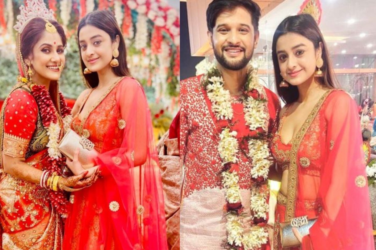 এদিন বিয়েতে একেবারে শো স্টপারের মতো নজর কেড়েছেন অভিনেত্রী দর্শনা বণিক। গোলাপি ও কমলা রঙের কম্বিনেশনে একটি লেহেঙ্গা পরেন তিনি। কানে ভারী দুল পরলেও গলা ফাঁকা রাখায় সাজটি পরিপূর্ণতা পেয়েছে। সঙ্গে নিয়েছিলেন মানানসই ক্লাচ। এদিন বিয়েতে একেবারে শো স্টপারের মতো নজর কেড়েছেন অভিনেত্রী দর্শনা বণিক। গোলাপি ও কমলা রঙের কম্বিনেশনে একটি লেহেঙ্গা পরেন তিনি। কানে ভারী দুল পরলেও গলা ফাঁকা রাখায় সাজটি পরিপূর্ণতা পেয়েছে। সঙ্গে নিয়েছিলেন মানানসই ক্লাচ।