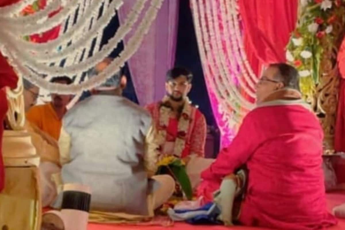 প্রথমে সালাড থেকে শুরু করে শেষে ডেজার্ট পর্যন্ত ছিল নানা রকমের চমক। সালাডের মধ্যে ছিল রায়তা, চিকেন সালাড, ফ্রুট সালাড, রাশিয়ান সালাড, পাস্তা, দই বড়া আরও অনেক কিছু। প্রথমে সালাড থেকে শুরু করে শেষে ডেজার্ট পর্যন্ত ছিল নানা রকমের চমক। সালাডের মধ্যে ছিল রায়তা, চিকেন সালাড, ফ্রুট সালাড, রাশিয়ান সালাড, পাস্তা, দই বড়া আরও অনেক কিছু।