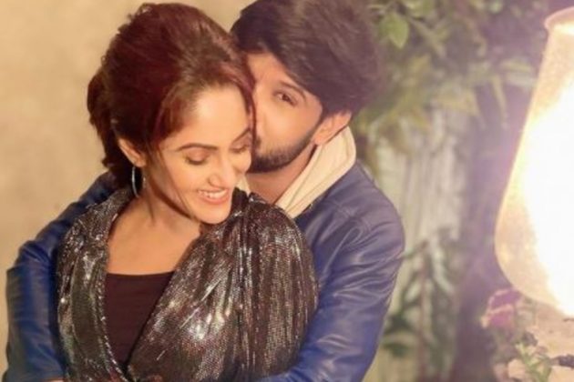 সদ্য বিয়ে হয়েছে টেলিপাড়ার এই হিট জুটি নীল ভট্টাচার্য ও তৃণা সাহার। একসঙ্গে প্রায় ১১ টা বছর কাটিয়েছেন নীল তৃণা। কিন্তু বিয়ের পরে প্রথম ভ্যালেন্টাইনস ডে যে আরও স্পেশাল হবে তা বলাই বাহুল্য। নীল একটি রিল ভিডিও শেয়ার করেছেন। আর তৃণা এই ছবিটি শেয়ার করেছেন। সদ্য বিয়ে হয়েছে টেলিপাড়ার এই হিট জুটি নীল ভট্টাচার্য ও তৃণা সাহার। একসঙ্গে প্রায় ১১ টা বছর কাটিয়েছেন নীল তৃণা। কিন্তু বিয়ের পরে প্রথম ভ্যালেন্টাইনস ডে যে আরও স্পেশাল হবে তা বলাই বাহুল্য। নীল একটি রিল ভিডিও শেয়ার করেছেন। আর তৃণা এই ছবিটি শেয়ার করেছেন।