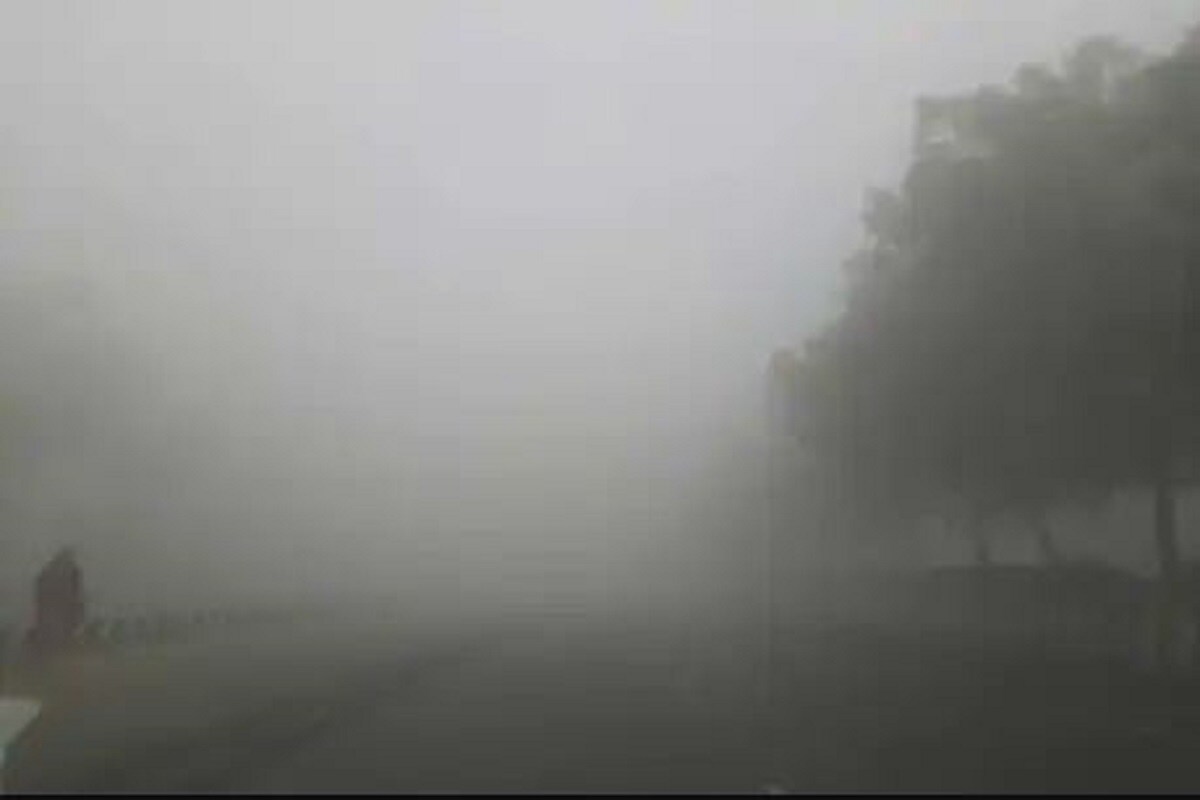 উপকূলভাগের কর্ণাটক, কেরল, লাক্ষাদ্বীপ, আর তেলেঙ্গানায় কিছু এলাকায় হালকা থেকে মাঝারি বৃষ্টি ২৪ ঘণ্টা য় হবে৷ এছাড়া অসম, মেঘালয়, অরুণাচল প্রদেশ, নাগাল্যান্ডের এক -দু জায়গায় হালকা বৃষ্টি হবে৷Photo-File উপকূলভাগের কর্ণাটক, কেরল, লাক্ষাদ্বীপ, আর তেলেঙ্গানায় কিছু এলাকায় হালকা থেকে মাঝারি বৃষ্টি ২৪ ঘণ্টা য় হবে৷ এছাড়া অসম, মেঘালয়, অরুণাচল প্রদেশ, নাগাল্যান্ডের এক -দু জায়গায় হালকা বৃষ্টি হবে৷Photo-File