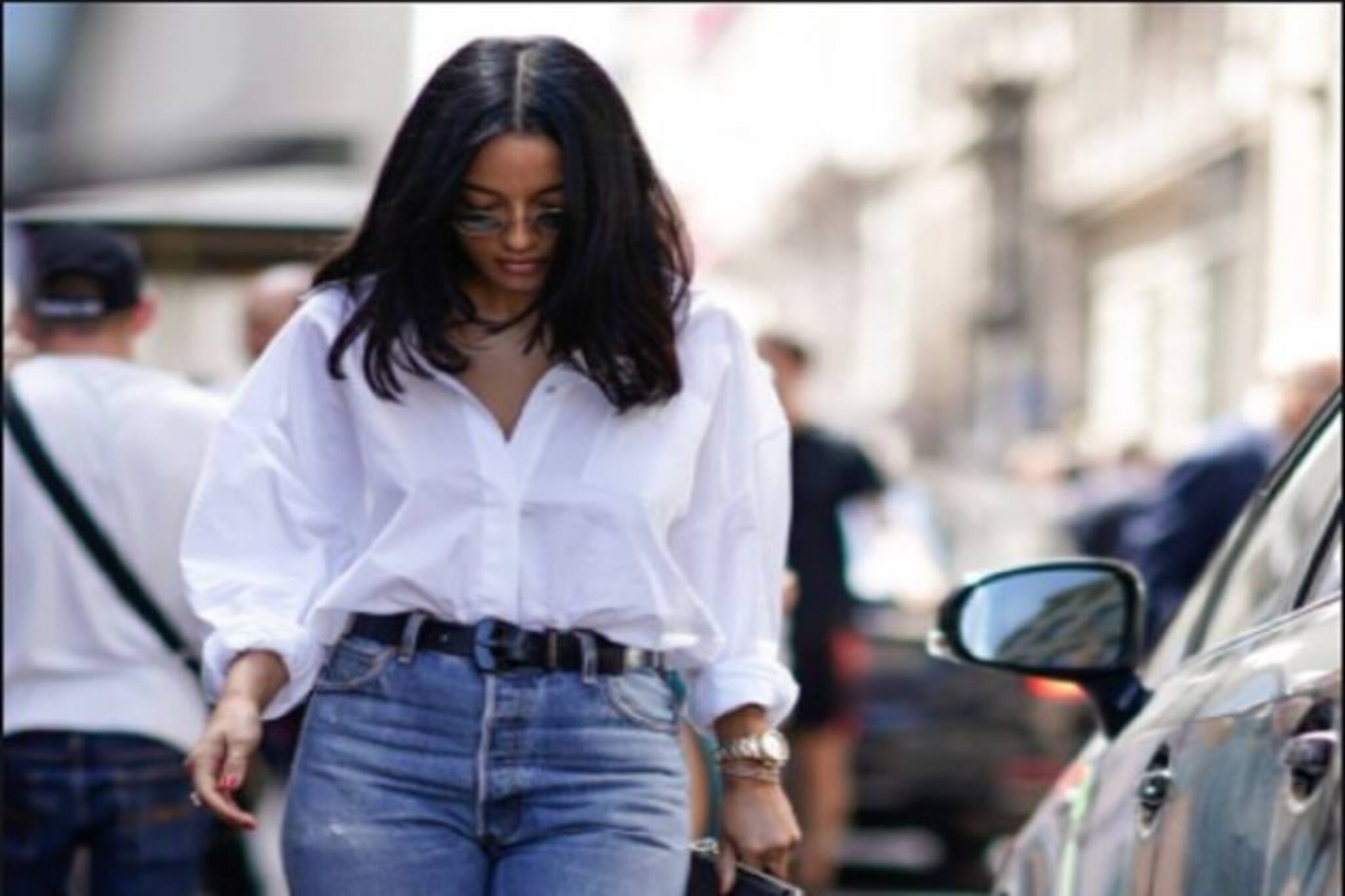 ক্লাসিক পোশাকে হয়ে উঠুন নজরকাড়া, জেনে নিন ওয়াড্রোবে রাখবেন যে যে পোশাকগুলি