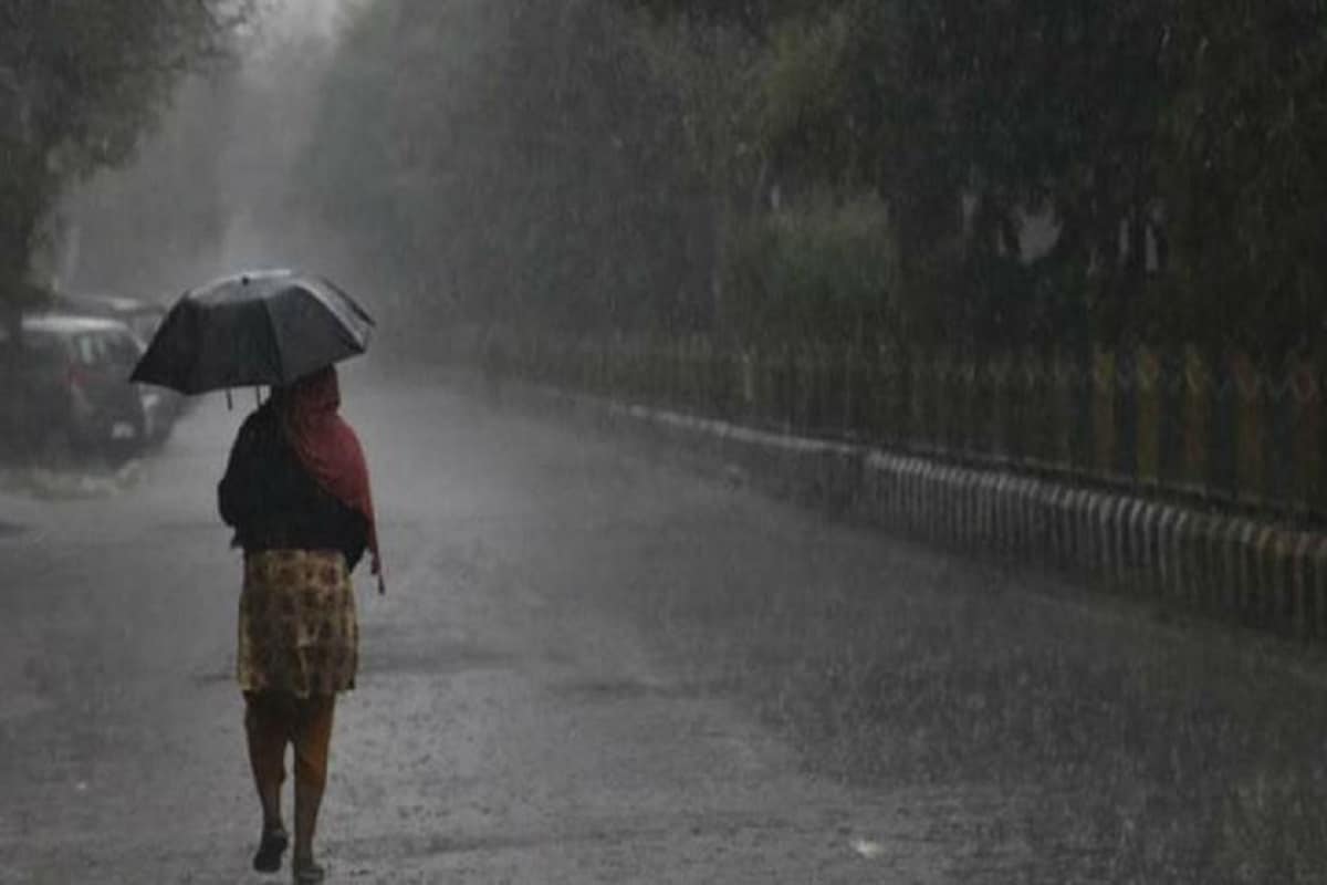 উত্তরবঙ্গের দার্জিলিং, কালিম্পং সহ পার্বত্য এলাকায় বৃষ্টি চলবে আরও কয়েকদিন। আগামী ২৪ ঘণ্টায় দার্জিলিং, কালিম্পং, জলপাইগুড়িতে বজ্রবিদ্যুৎ সহ বৃষ্টির সম্ভাবনা। হালকা বৃষ্টির সম্ভাবনা অরুণাচল প্রদেশ, মেঘালয়,অসম সহ উত্তর পূর্ব ভারতের রাজ্যগুলি তে। উত্তরবঙ্গের দার্জিলিং, কালিম্পং সহ পার্বত্য এলাকায় বৃষ্টি চলবে আরও কয়েকদিন। আগামী ২৪ ঘণ্টায় দার্জিলিং, কালিম্পং, জলপাইগুড়িতে বজ্রবিদ্যুৎ সহ বৃষ্টির সম্ভাবনা। হালকা বৃষ্টির সম্ভাবনা অরুণাচল প্রদেশ, মেঘালয়,অসম সহ উত্তর পূর্ব ভারতের রাজ্যগুলি তে।