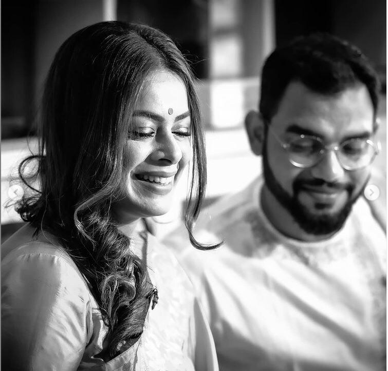 রেজিস্ট্রি বিয়ের হরেক ছবি নিজের ইনস্টাগ্রাম হ্যান্ডেলে শেয়ার করে ইমন ক্যাপশনে লেখেন 'মুহূর্তগুলো' রেজিস্ট্রি বিয়ের হরেক ছবি নিজের ইনস্টাগ্রাম হ্যান্ডেলে শেয়ার করে ইমন ক্যাপশনে লেখেন 'মুহূর্তগুলো'