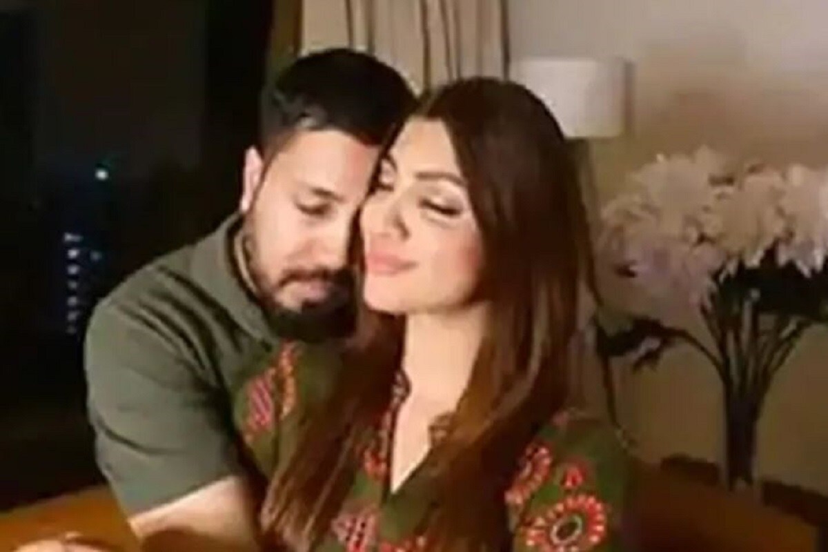 আকাঙ্খার নাম জুড়ে ছিল মিকা সিং ৷ বিগত দিনে একটি ছবি ইনস্টাগ্রামের স্টোরিতে দিয়েছিলেন যেখানে বেশ রোমান্টিক পোজে দেখতে পাওয়া গিয়েছে ৷ ছবি শেয়ার করেছেন #গুডনাইট মিকা সিং ৷ আকাঙ্খার নাম জুড়ে ছিল মিকা সিং ৷ বিগত দিনে একটি ছবি ইনস্টাগ্রামের স্টোরিতে দিয়েছিলেন যেখানে বেশ রোমান্টিক পোজে দেখতে পাওয়া গিয়েছে ৷ ছবি শেয়ার করেছেন #গুডনাইট মিকা সিং ৷