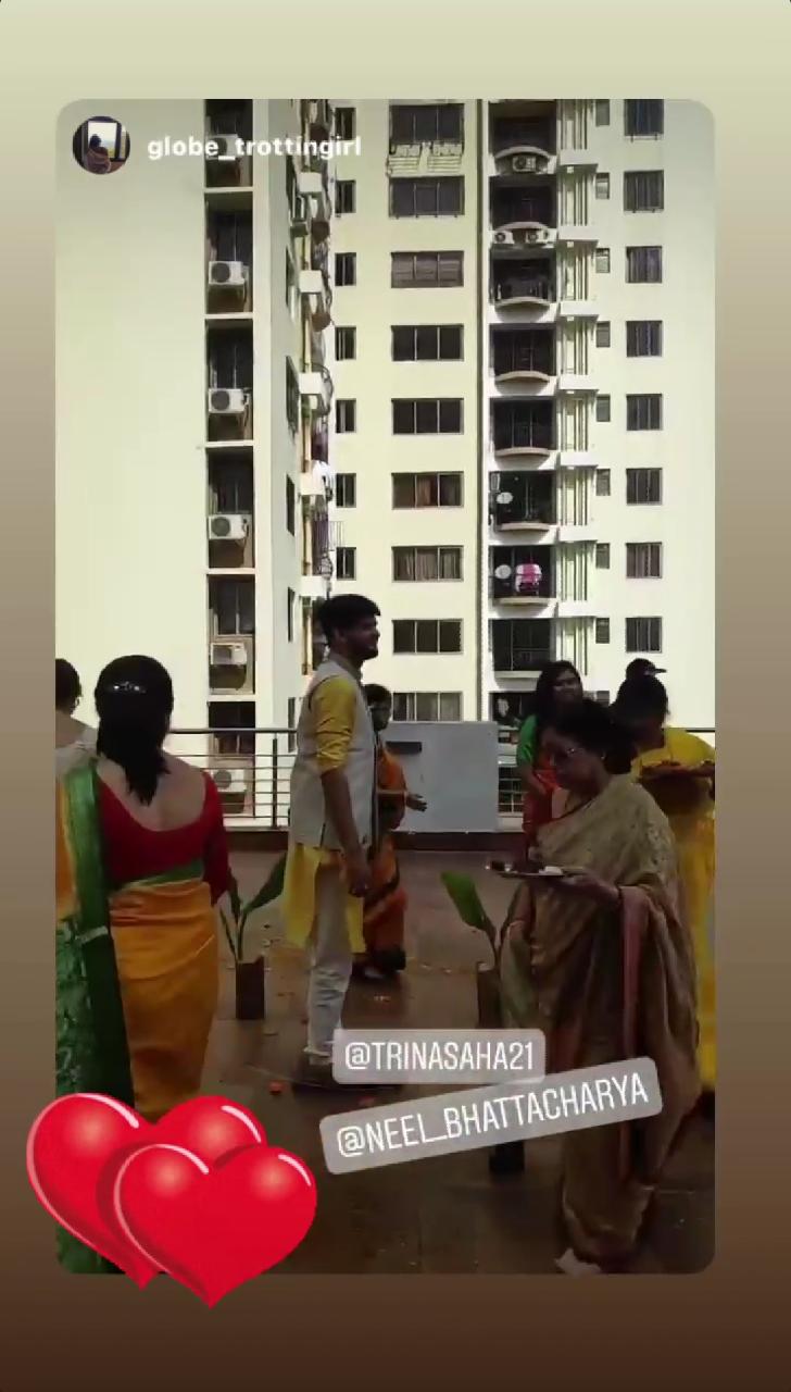 *বালিগঞ্জের যে মহলে তাঁদের রাজকীয় বিয়ের অনুষ্ঠান হবে, সেই বাড়ি ইতিমধ্যেই সেজে উঠেছে। সেখানেই চলছে গায়ে হলুদ। আর কিছুক্ষণের মধ্যেই মেক-আপ আর্টিস্ট সাজাতে বসবেন তৃণাকে। ছবি: ইনস্টাগ্রাম। *বালিগঞ্জের যে মহলে তাঁদের রাজকীয় বিয়ের অনুষ্ঠান হবে, সেই বাড়ি ইতিমধ্যেই সেজে উঠেছে। সেখানেই চলছে গায়ে হলুদ। আর কিছুক্ষণের মধ্যেই মেক-আপ আর্টিস্ট সাজাতে বসবেন তৃণাকে। ছবি: ইনস্টাগ্রাম।