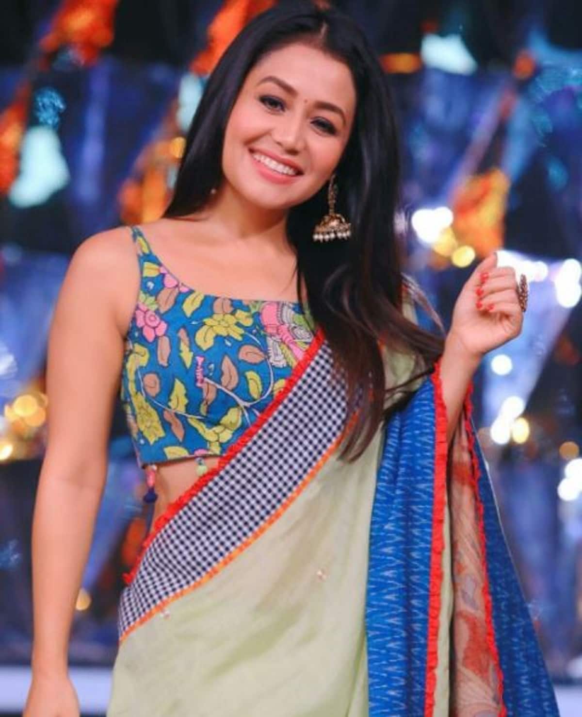 •তাঁর বাবা খুব কষ্ট করে তাঁদের বড় করেছেন, বহুবার তাঁদের বড় হয়ে ওঠার করুণ কাহিনী শোনা গিয়েছে নেহার গলায়৷ তবে গায়িকা হয়ে ওঠার পর, অর্থাৎ প্রতিষ্টা পাওয়ার পর যে তিনি খুবই সুখী এবং সর্বদা আনন্দে থাকেন, তেমনই মনে হয় সকলের৷ •তাঁর বাবা খুব কষ্ট করে তাঁদের বড় করেছেন, বহুবার তাঁদের বড় হয়ে ওঠার করুণ কাহিনী শোনা গিয়েছে নেহার গলায়৷ তবে গায়িকা হয়ে ওঠার পর, অর্থাৎ প্রতিষ্টা পাওয়ার পর যে তিনি খুবই সুখী এবং সর্বদা আনন্দে থাকেন, তেমনই মনে হয় সকলের৷