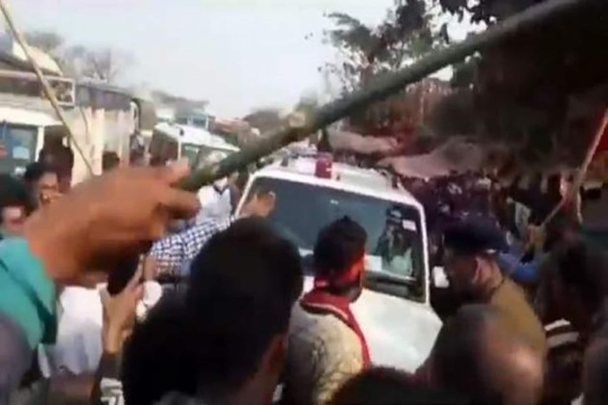 বর্ধমানে জাতীয় সড়কে বামেদের অবরোধে আটকে তুমুল বিক্ষোভের মুখে রাজ্যের দুই মন্ত্রী