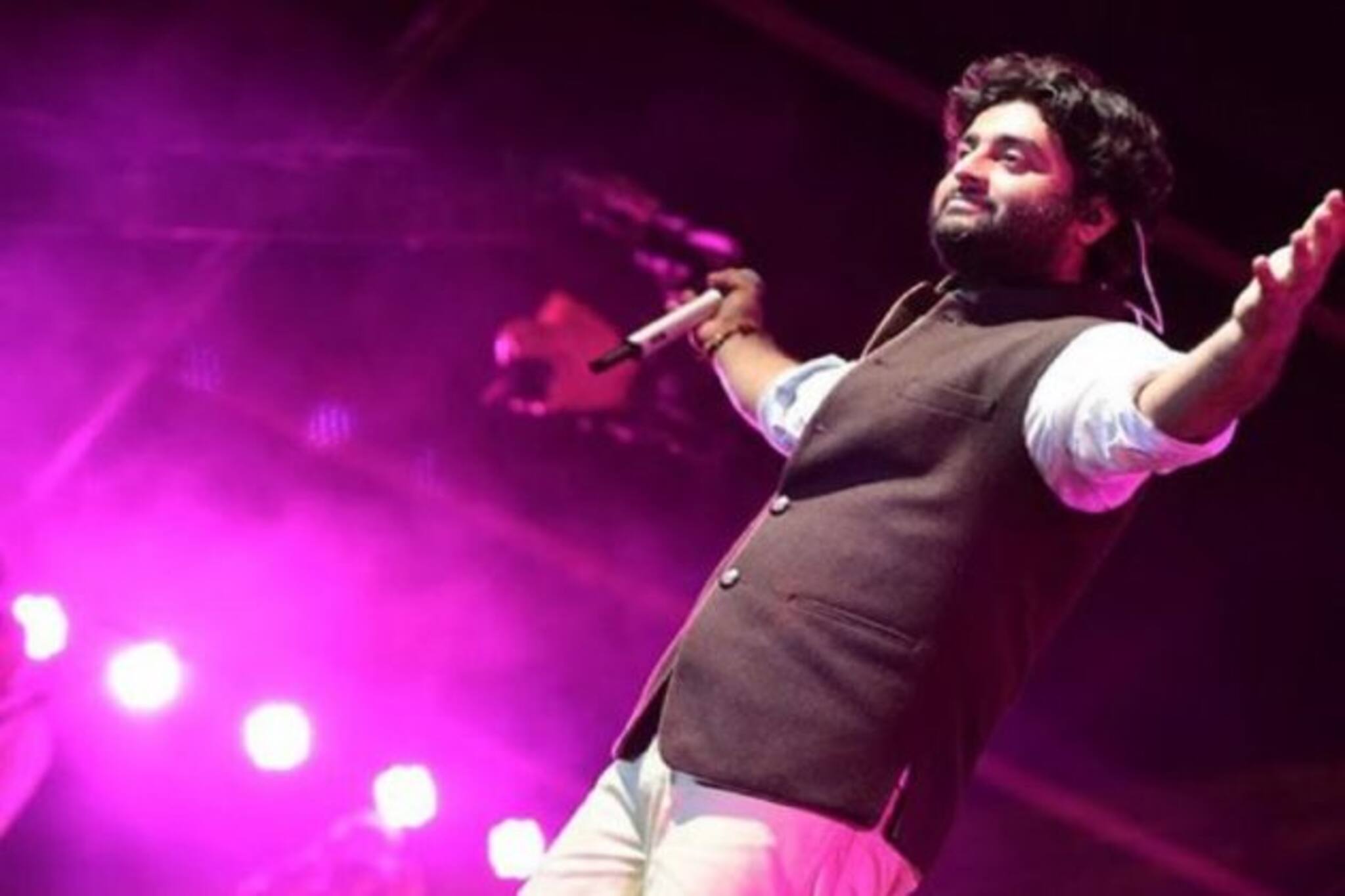 Viral Video: পরনে লাল পাঞ্জাবি, বিয়েবাড়িতে 'টুম্পা সোনা' গানে তুমুল নাচ অরিজিৎ সিংয়ের, ঝড়ের গতিতে ভাইরাল ভিডিও...