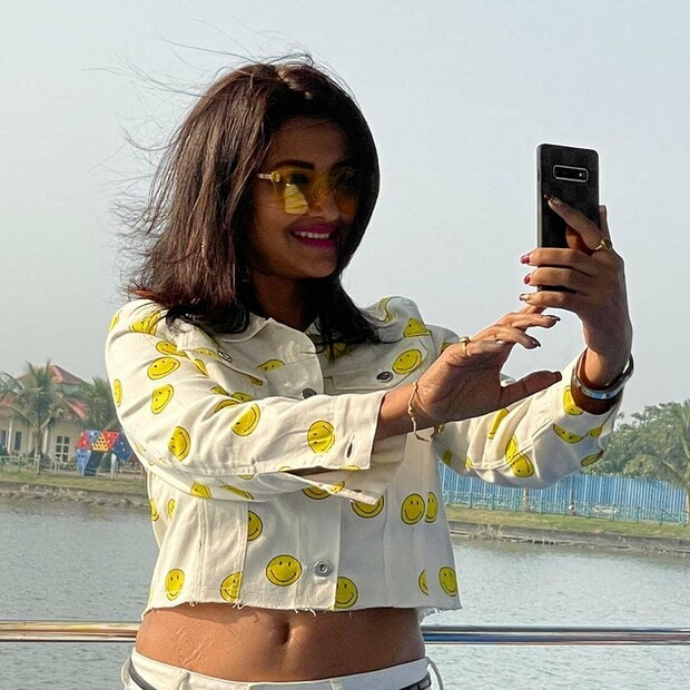 *প্রসঙ্গত, রচনা রাজ্যের লক্ষ লক্ষ মানুষের কাছে অত্যন্ত জনপ্রিয় তাঁর রিয়েলিটি গেম শো 'দিদি নম্বর ১'-র জন্য। তাই তাঁর এ দনের অসুস্থতার কথা শুনে বহু মানুষ তাঁর সেরে ওঠার কামনা করেছেন। ভালবাসা জানিয়েছেন লক্ষাধিক ফ্যান। ছবি: ইনস্টাগ্রাম।
