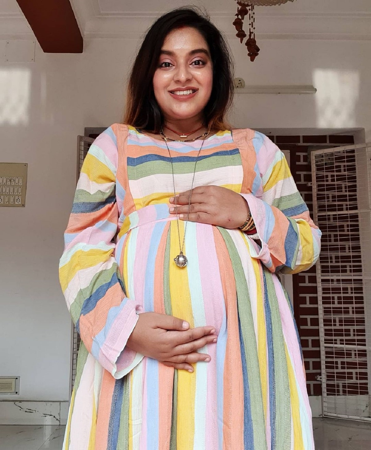 •এরই মধ্যে সকলকে গুড নিউজ শুনিয়েছেন দম্পতি৷ তারপর থেকেই একের পর এক গর্ভাবস্থার ছবি উঠে আসছে মধুবনীর সোশ্যাল মিডিয়া প্রোফাইলে৷ •এরই মধ্যে সকলকে গুড নিউজ শুনিয়েছেন দম্পতি৷ তারপর থেকেই একের পর এক গর্ভাবস্থার ছবি উঠে আসছে মধুবনীর সোশ্যাল মিডিয়া প্রোফাইলে৷