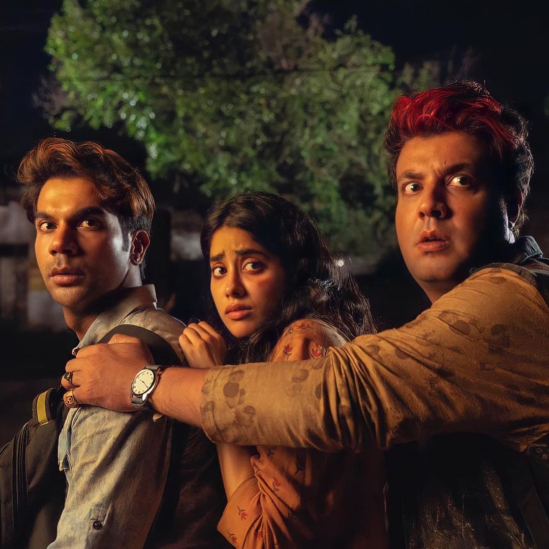 • গত সপ্তাহে মুক্তি পেয়েছে রুহি । এখনও পর্যন্ত ১৬ কোটির বেশি আয় করেছে জাহ্নবীর নতুন এই ছবি । এখন সোশ্যাল মিডিয়ায় জাহ্নবীর নতুন লুকের প্রশংসায় ব্যস্ত নেটিজেনরা । ছবি-ইনস্টাগ্রাম । • গত সপ্তাহে মুক্তি পেয়েছে রুহি । এখনও পর্যন্ত ১৬ কোটির বেশি আয় করেছে জাহ্নবীর নতুন এই ছবি । এখন সোশ্যাল মিডিয়ায় জাহ্নবীর নতুন লুকের প্রশংসায় ব্যস্ত নেটিজেনরা । ছবি-ইনস্টাগ্রাম ।
