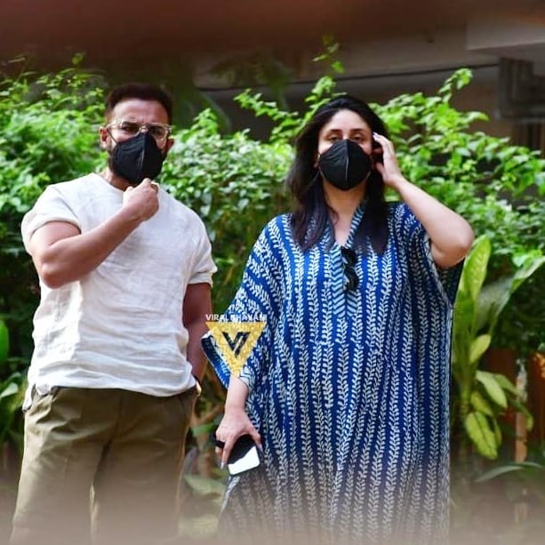 *তাই ছেলে হওয়ার পরে নিজেকে বেশ খানিকটা বদলে ফেললেন নতুন মা। করিনা সোশ্যাল মিডিয়া স্ট্যাটাসে বুধবার তাঁর নিজের মেক-ওভারের ছবি শেয়ার করতেই তা ভাইরাল হয়ে যায়। ছবি: ভাইরাল ভয়ানি ইনস্টাগ্রাম। *তাই ছেলে হওয়ার পরে নিজেকে বেশ খানিকটা বদলে ফেললেন নতুন মা। করিনা সোশ্যাল মিডিয়া স্ট্যাটাসে বুধবার তাঁর নিজের মেক-ওভারের ছবি শেয়ার করতেই তা ভাইরাল হয়ে যায়। ছবি: ভাইরাল ভয়ানি ইনস্টাগ্রাম।