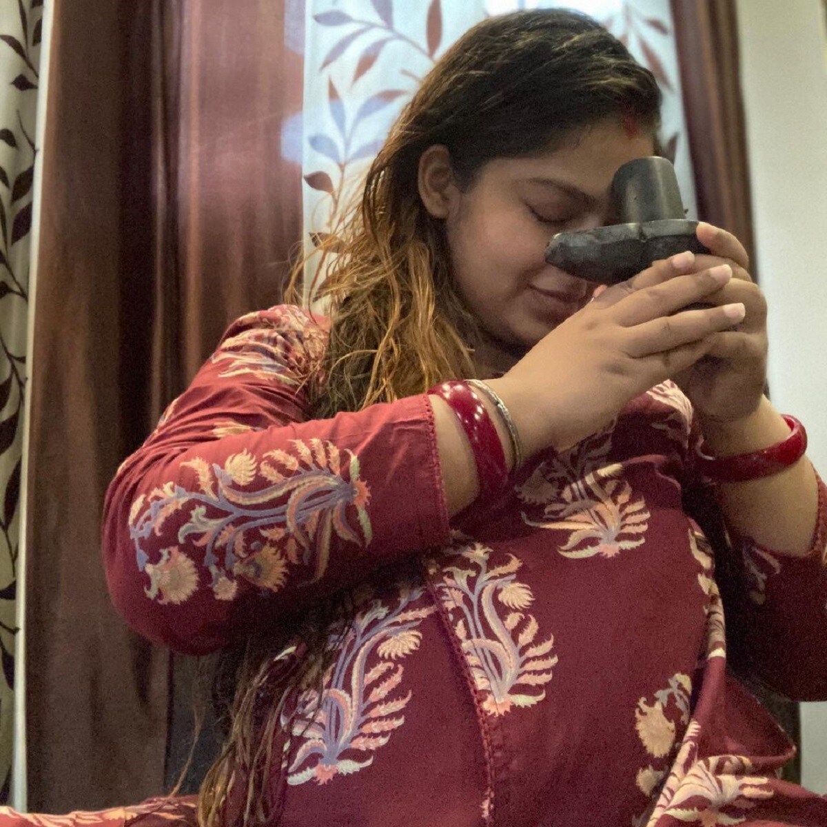 •এবছর আমার আর মহা শিবরাত্রী করা হল না, কিন্তু আগামী বছর নিশ্চয়ই করব৷ ভোলেনাথের কাছে প্রার্থনা করি তিনি যেন তোমাদের সকলের মোনস্কামনা পূর্ণ করেন, লিখেছেন মধুবনী৷ শিব মূর্তি হাতে নিয়ে ছবি পোস্ট করেছেন তিনি৷ •এবছর আমার আর মহা শিবরাত্রী করা হল না, কিন্তু আগামী বছর নিশ্চয়ই করব৷ ভোলেনাথের কাছে প্রার্থনা করি তিনি যেন তোমাদের সকলের মোনস্কামনা পূর্ণ করেন, লিখেছেন মধুবনী৷ শিব মূর্তি হাতে নিয়ে ছবি পোস্ট করেছেন তিনি৷