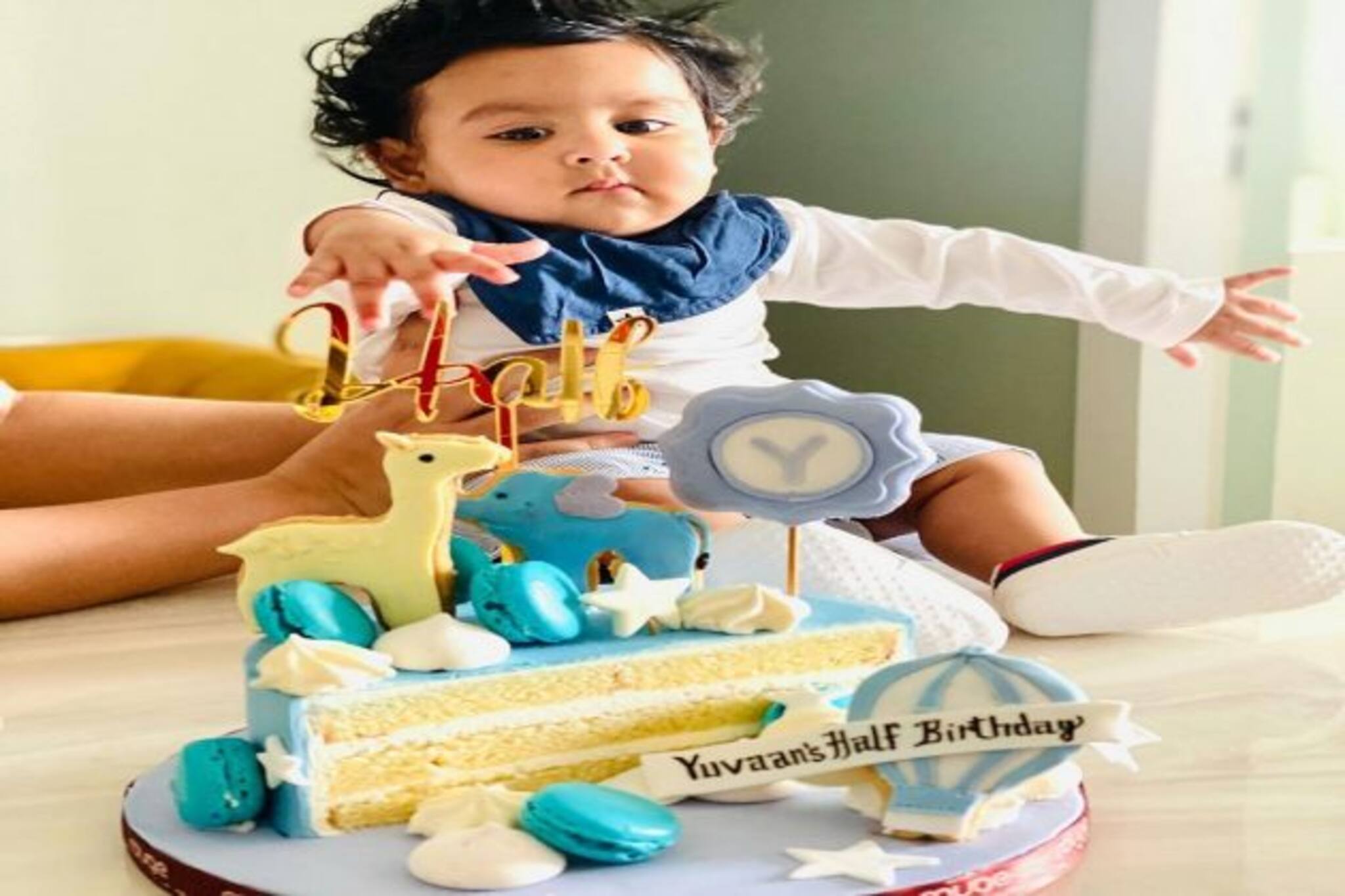 Yuvaan: অন্নপ্রাশনের পর ইউভানের হাফ বার্থডে সেলিব্রেশন! কাটা হল নীল রঙের কেক...রইল ছবি