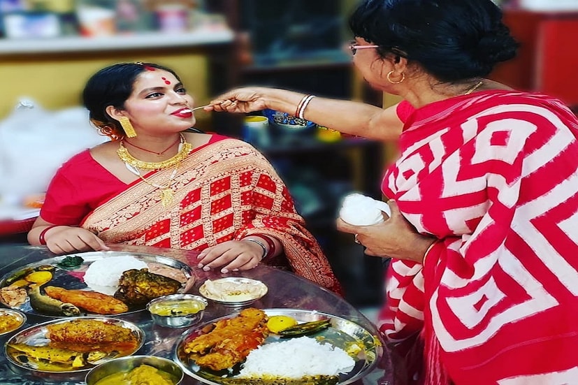 •সঙ্গে হয়েছে রীতি মেনে পুজো৷ 