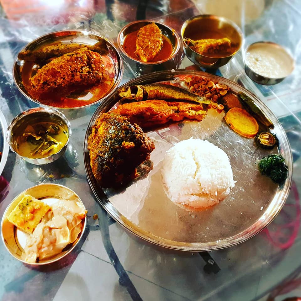 বেশ কয়েক রকমের মাছ, ভাজা, পায়েস মিষ্টি, মাছের মাথা, দই, মিষ্টি পাঁপড়া সহযোগে ভালই মধুবনীর ৯ মাসের সাধভক্ষণের অনুষ্ঠান ৷ ছবি সৌজন্যে ফেসবুক ৷ বেশ কয়েক রকমের মাছ, ভাজা, পায়েস মিষ্টি, মাছের মাথা, দই, মিষ্টি পাঁপড়া সহযোগে ভালই মধুবনীর ৯ মাসের সাধভক্ষণের অনুষ্ঠান ৷ ছবি সৌজন্যে ফেসবুক ৷