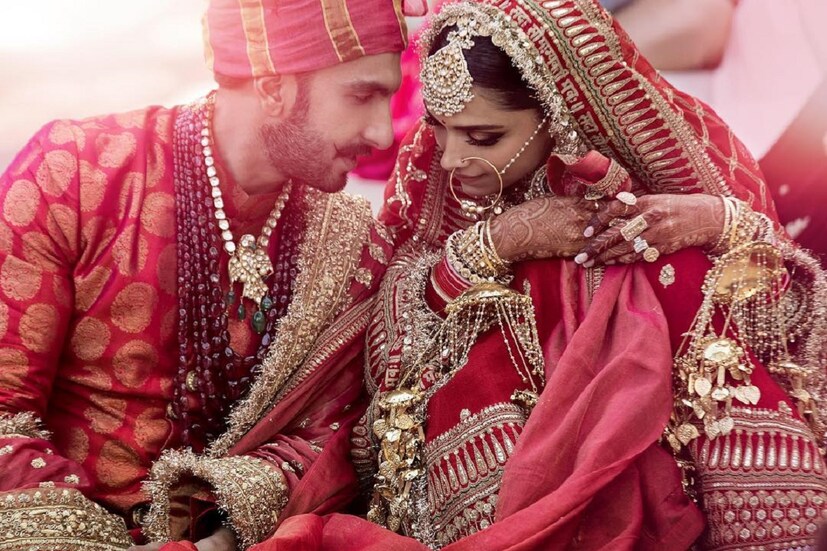 তাঁদের বিয়ের সেই ছবি যা সোশ্যাল মিডিয়ায় ভাইরাল হয়েছে ৷ কোঙ্কনি মতে প্রথা মেনে সাত পাকে বাঁধা পড়েছিলেন রণবীর সিং ও দীপিকা পাড়ুকোন ৷ ছবি সৌজন্যে ইনস্টাগ্রাম ৷