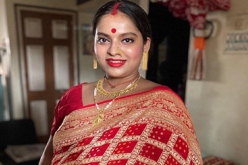 •মাথায় চওড়া সিঁদুর, হাতে শাখা-পলা! অভিনেত্রী মধুবনী গোস্বামীর সাধ বলে কথা৷ শাশুড়ির হাত থেকে খেয়েছেন পায়েস৷ 