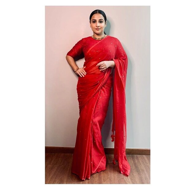 লাল শাড়িতে সোশ্যাল মিডিয়া কাঁপালেন বিদ্যা বলন ৷ ছবি সৌজন্যে ইনস্টাগ্রাম ৷