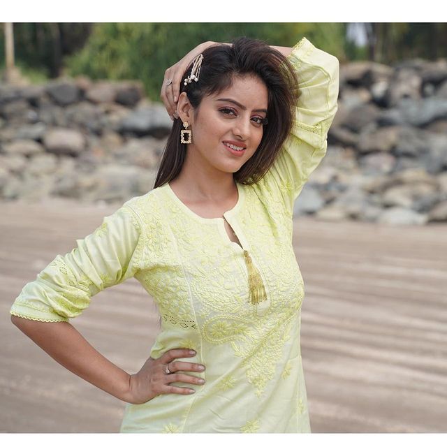ফের ২০১৯ সালে টেলিভিশনে ফিরেছেন, কবচ মহাশিবরাত্রি সেখানে যমজ চরিত্র সন্ধ্যা ও সাক্ষী হিসাবে অভিনয় করেছিলেন এই ধারাবাহিকটি সম্প্রচারিত হয়েছে কালার্স টিভিতে ৷ ছবি সৌজন্যে ইনস্টাগ্রাম ৷ ফের ২০১৯ সালে টেলিভিশনে ফিরেছেন, কবচ মহাশিবরাত্রি সেখানে যমজ চরিত্র সন্ধ্যা ও সাক্ষী হিসাবে অভিনয় করেছিলেন এই ধারাবাহিকটি সম্প্রচারিত হয়েছে কালার্স টিভিতে ৷ ছবি সৌজন্যে ইনস্টাগ্রাম ৷