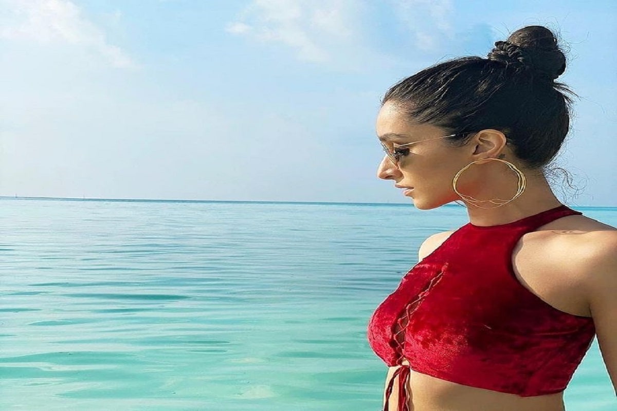 মলদ্বীপের আকাশ বাতাস গরম করছেন শ্রদ্ধা কাপুর ৷ ভাই প্রিয়াঙ্কের বিয়েতে মলদ্বীপ কাঁপিয়েছেন শক্তি কাপুরের মেয়ে শ্রদ্ধা কাপুর ৷ ছবি সৌজন্যে ইনস্টাগ্রাম ৷ মলদ্বীপের আকাশ বাতাস গরম করছেন শ্রদ্ধা কাপুর ৷ ভাই প্রিয়াঙ্কের বিয়েতে মলদ্বীপ কাঁপিয়েছেন শক্তি কাপুরের মেয়ে শ্রদ্ধা কাপুর ৷ ছবি সৌজন্যে ইনস্টাগ্রাম ৷