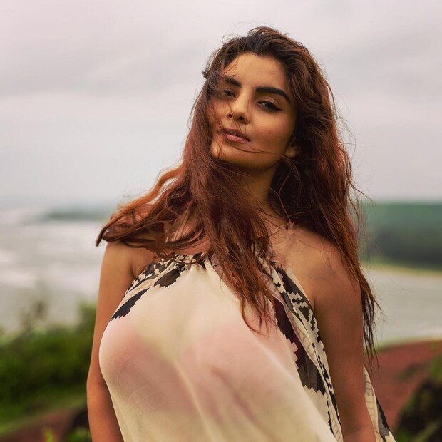 শিয়ার হল্টার টপে আরও আকর্ষণীয় আনবেশি জৈন ৷ ছবি সৌজন্যে ইনস্টাগ্রাম ৷ 