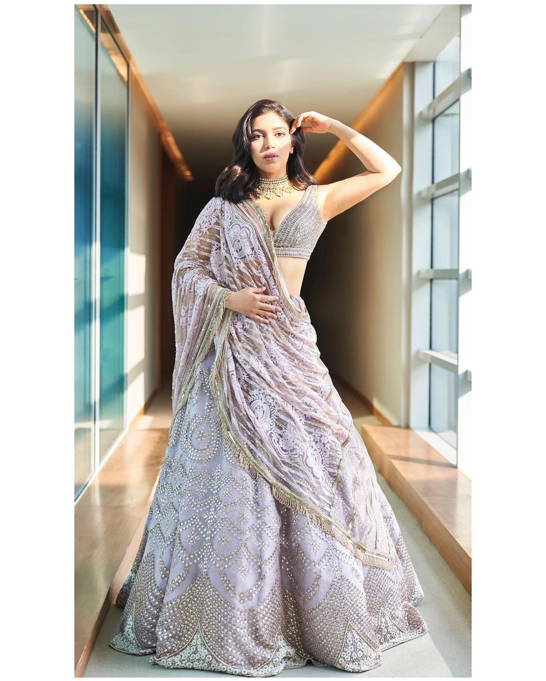 ভূমি পেডেনেকর পোজ দিয়ে আছেন একটি পত্রিকার প্রচ্ছদে সেখানে দেখতে পাওয়া গিয়েছে ভূমিকে মনীশ মালহোত্রার নকশা করা ল্যাহেঙ্গা পরতে ৷ ছবি সৌজন্যে ইনস্টাগ্রাম ৷ ভূমি পেডেনেকর পোজ দিয়ে আছেন একটি পত্রিকার প্রচ্ছদে সেখানে দেখতে পাওয়া গিয়েছে ভূমিকে মনীশ মালহোত্রার নকশা করা ল্যাহেঙ্গা পরতে ৷ ছবি সৌজন্যে ইনস্টাগ্রাম ৷