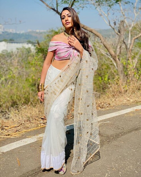 সুরভি ভালবাসেন শাড়ি পরতেও ৷ সেমি শিয়ার শাড়িতে সবার নজর কেড়েছেন তিনি ৷ ছবি সৌজন্যে ইনস্টাগ্রাম ৷