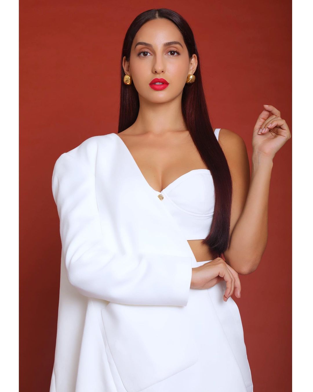 সাদা রং নোরার অন্যতম প্রিয় রং, সেই রঙেই আরও মোহময়ী হয়ে উঠেছেন তিনি ৷ ছবি সৌজন্যে ইনস্টাগ্রাম ৷ সাদা রং নোরার অন্যতম প্রিয় রং, সেই রঙেই আরও মোহময়ী হয়ে উঠেছেন তিনি ৷ ছবি সৌজন্যে ইনস্টাগ্রাম ৷