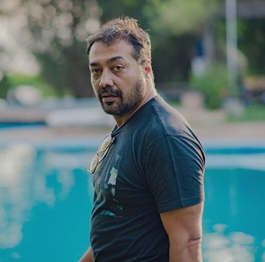 Anurag Kashyap ২০১৯-এ সোশ্যাল মিডিয়া ছাড়েন। তাঁর পরিবারকে খুনের হুমকি দেওয়া হয়েছিল। আর সেই কারণেই নিজের সব সোশ্যাল মিডিয়া অ্যাকাউন্ট বন্ধ করেন তিনি। Anurag Kashyap ২০১৯-এ সোশ্যাল মিডিয়া ছাড়েন। তাঁর পরিবারকে খুনের হুমকি দেওয়া হয়েছিল। আর সেই কারণেই নিজের সব সোশ্যাল মিডিয়া অ্যাকাউন্ট বন্ধ করেন তিনি।