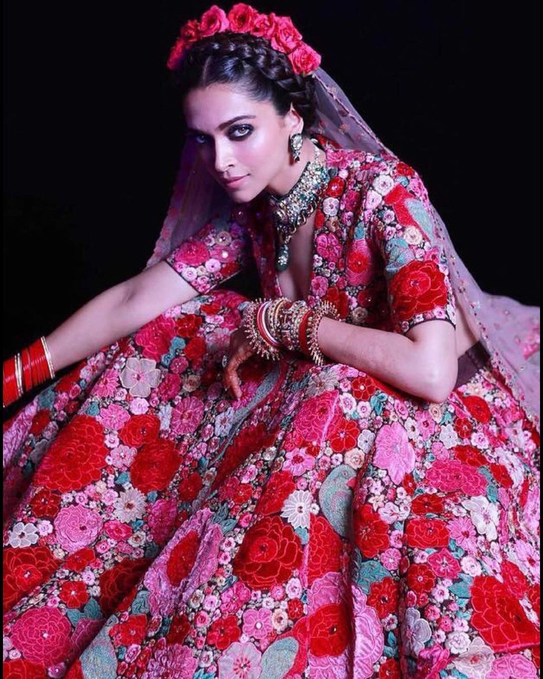 Frida Kahlo সাজে দীপিকা। নিজের বিয়ের একটি অনুষ্ঠানের দিন এমন সেজেছিলেন তিনি। (Image: Instagram) Frida Kahlo সাজে দীপিকা। নিজের বিয়ের একটি অনুষ্ঠানের দিন এমন সেজেছিলেন তিনি। (Image: Instagram)
