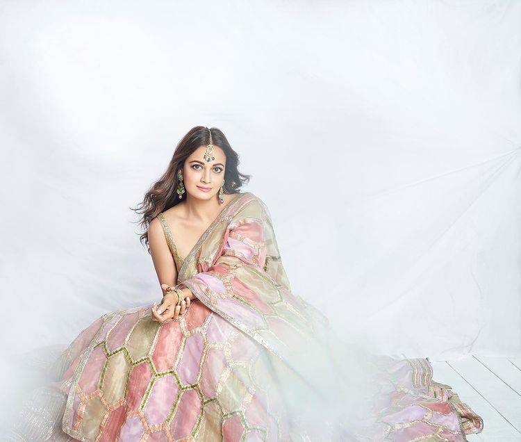 Dia Mirza-র ট্যুইট একেবারেই যুক্তিযুক্ত। একজন মানুষ হিসেবে পরিবেশ বাঁচানো সকলের দায়িত্বের মধ্যে পড়ে। তিনি সেই চেতনাই সজাগ করতে চেয়েছেন। (Image: Instagram) Dia Mirza-র ট্যুইট একেবারেই যুক্তিযুক্ত। একজন মানুষ হিসেবে পরিবেশ বাঁচানো সকলের দায়িত্বের মধ্যে পড়ে। তিনি সেই চেতনাই সজাগ করতে চেয়েছেন। (Image: Instagram)