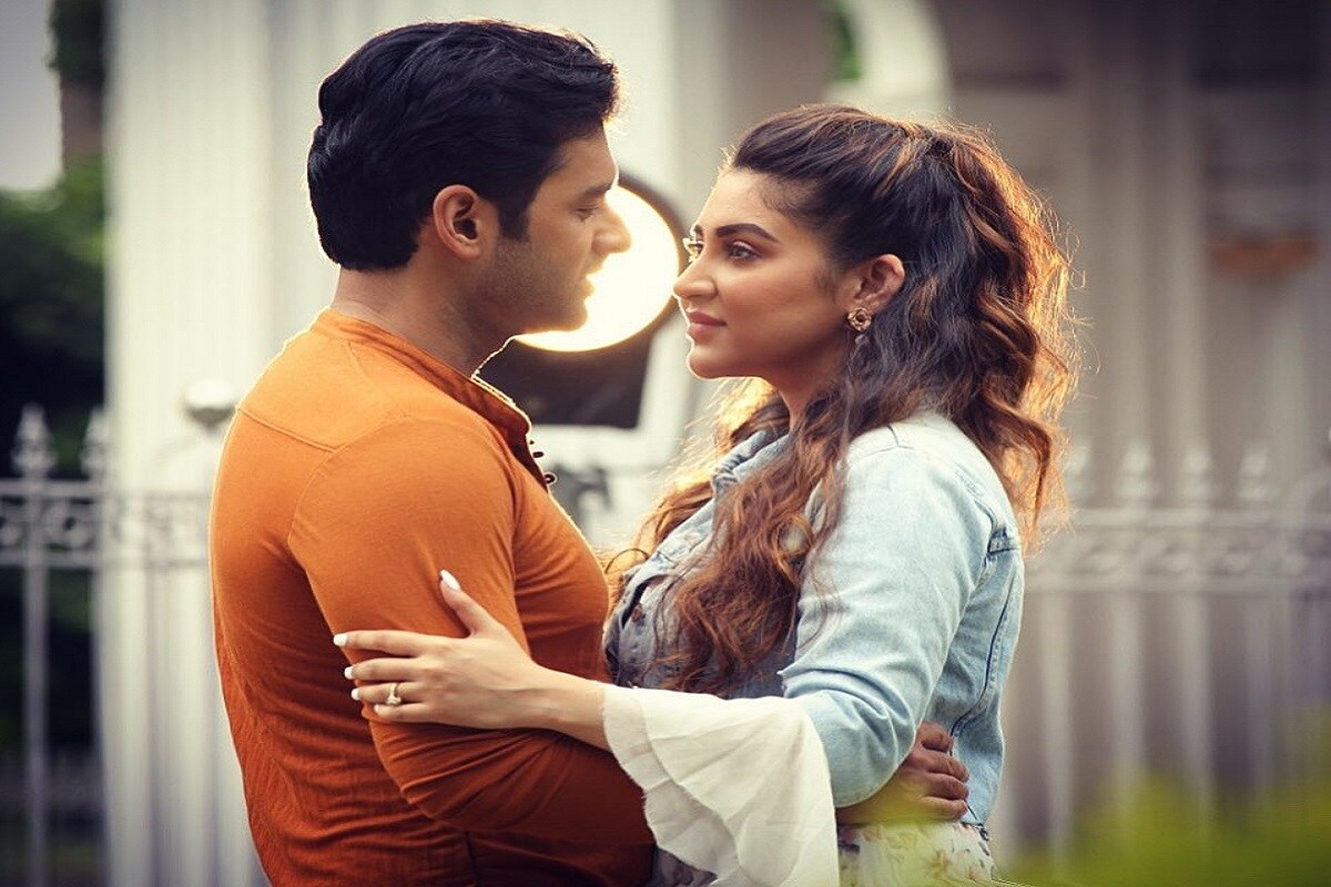 • আর সে কারণে সম্প্রতি নতুন ফ্ল্যাটও কিনেছেন এই সেলেব জুটি । সেই ফ্ল্যাটের ঝাঁ চকচকে অন্দরমহলের কয়েক ঝলক সোশ্যাল মিডিয়ার পর্দায় দেখে তাক লেগে গিয়েছিল দর্শকদের । ছবি-- ইনস্টাগ্রাম । • আর সে কারণে সম্প্রতি নতুন ফ্ল্যাটও কিনেছেন এই সেলেব জুটি । সেই ফ্ল্যাটের ঝাঁ চকচকে অন্দরমহলের কয়েক ঝলক সোশ্যাল মিডিয়ার পর্দায় দেখে তাক লেগে গিয়েছিল দর্শকদের । ছবি-- ইনস্টাগ্রাম ।