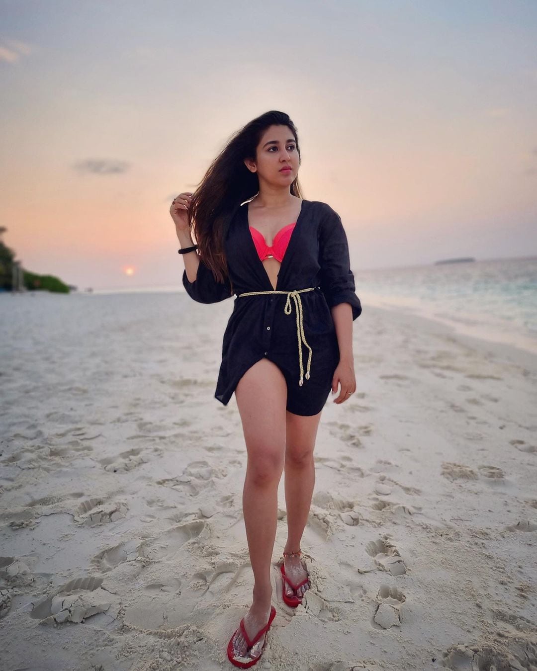 *বলা ভাল, বিয়ের আগেই প্রি-হনিমুন (Pre Honeymoon) সারতে মালদ্বীপ উড়ে গিয়েছেন দু'জন। কপোত-কপোতীর অনেকদিন ধরেই ইচ্ছে ছিল এই জনপ্রিয় সি-বিচ ডেস্টিনেশনে বেড়াতে যাওয়ার। অবশেষে সেই স্বপ্ন বাস্তবের রূপ দেখেছে। ছবিঃ ইনস্টাগ্রাম। *বলা ভাল, বিয়ের আগেই প্রি-হনিমুন (Pre Honeymoon) সারতে মালদ্বীপ উড়ে গিয়েছেন দু'জন। কপোত-কপোতীর অনেকদিন ধরেই ইচ্ছে ছিল এই জনপ্রিয় সি-বিচ ডেস্টিনেশনে বেড়াতে যাওয়ার। অবশেষে সেই স্বপ্ন বাস্তবের রূপ দেখেছে। ছবিঃ ইনস্টাগ্রাম।