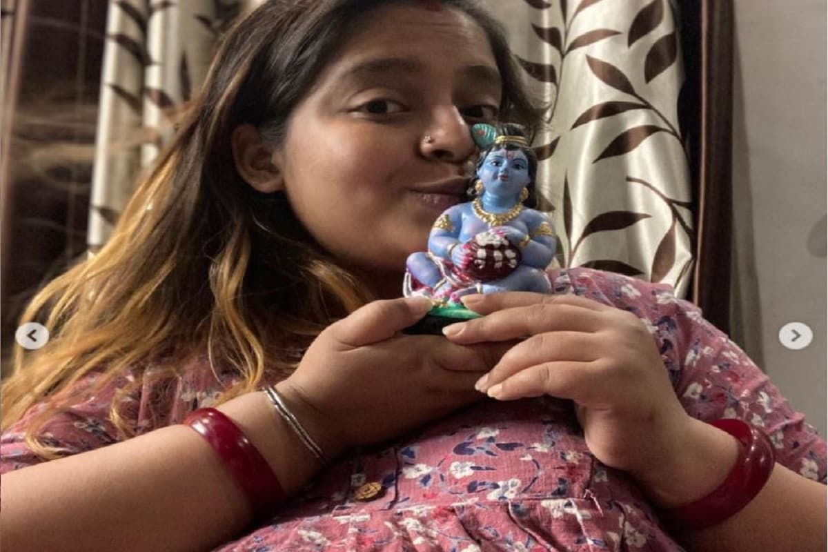 মা হচ্ছেন টেলি অভিনেত্রী মধুবনী গোস্বামী। বাবা হচ্ছেন অভিনেতা রাজা গোস্বামী। এ খবর এখন সকলের জানা। কয়েক দিন আগেই হয়েছে অভিনেত্রীর সাধের অনুষ্ঠান। শাশুড়ির হাতের রান্না খেয়ে আনন্দে পালন করেছেন অনুষ্ঠান। photo source Instagram মা হচ্ছেন টেলি অভিনেত্রী মধুবনী গোস্বামী। বাবা হচ্ছেন অভিনেতা রাজা গোস্বামী। এ খবর এখন সকলের জানা। কয়েক দিন আগেই হয়েছে অভিনেত্রীর সাধের অনুষ্ঠান। শাশুড়ির হাতের রান্না খেয়ে আনন্দে পালন করেছেন অনুষ্ঠান। photo source Instagram