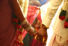মাঙ্গলিক বলে ডিভোর্স হতে পারে না , বিবাহবিচ্ছেদের দাবি খারিজ বম্বে হাইকোর্টের!